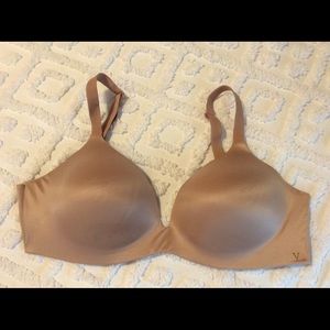 Victoria’s Secret 38D wireless bra